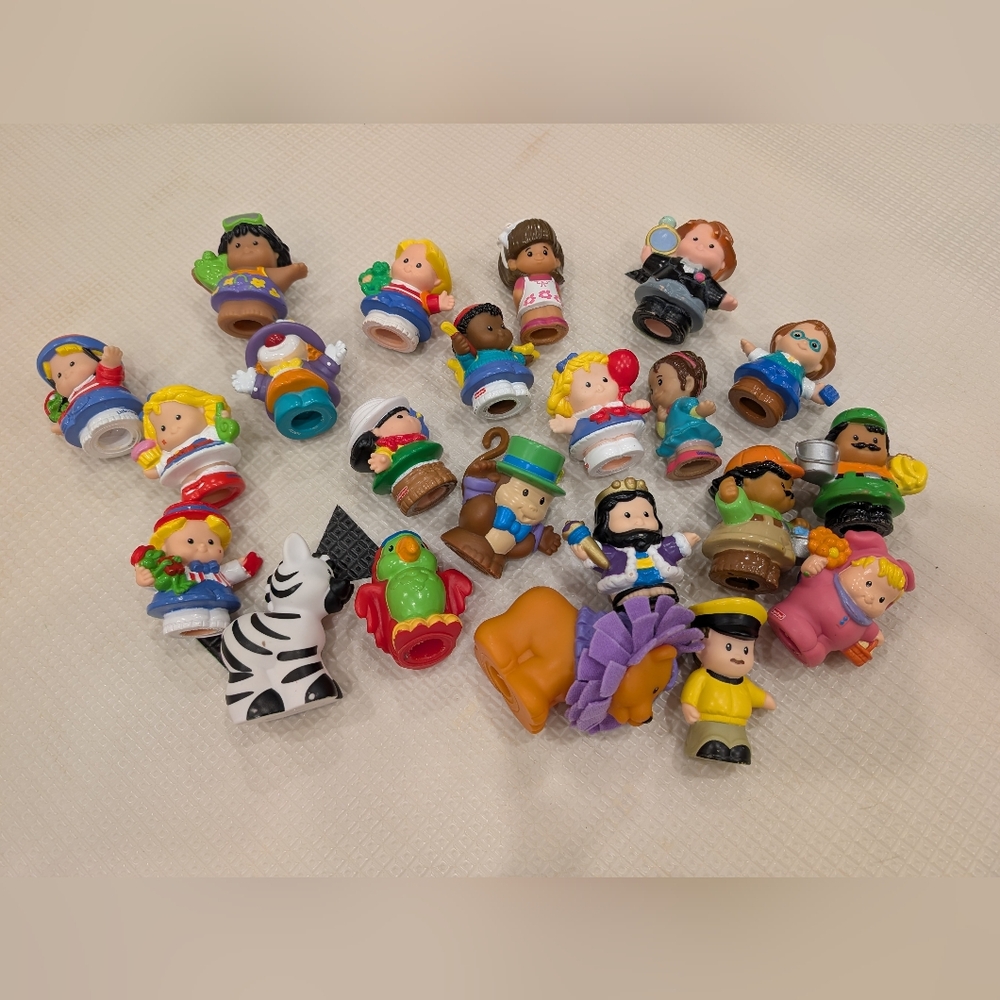 See Description - 22 Fisher Price Little People Characters